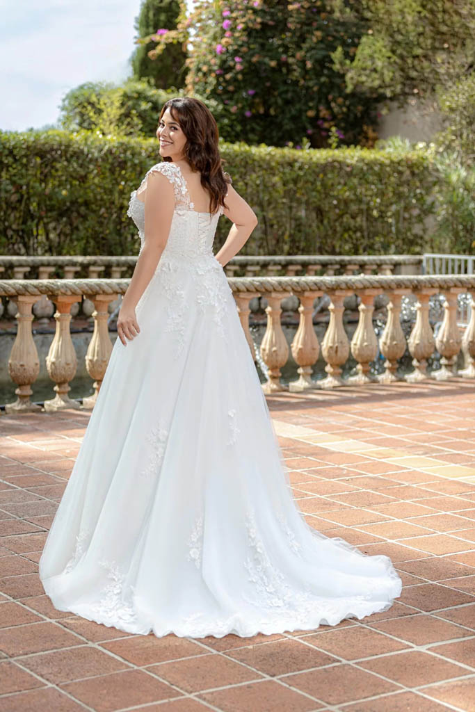 robe-de-mariee-curvy-258-01-2.jpg