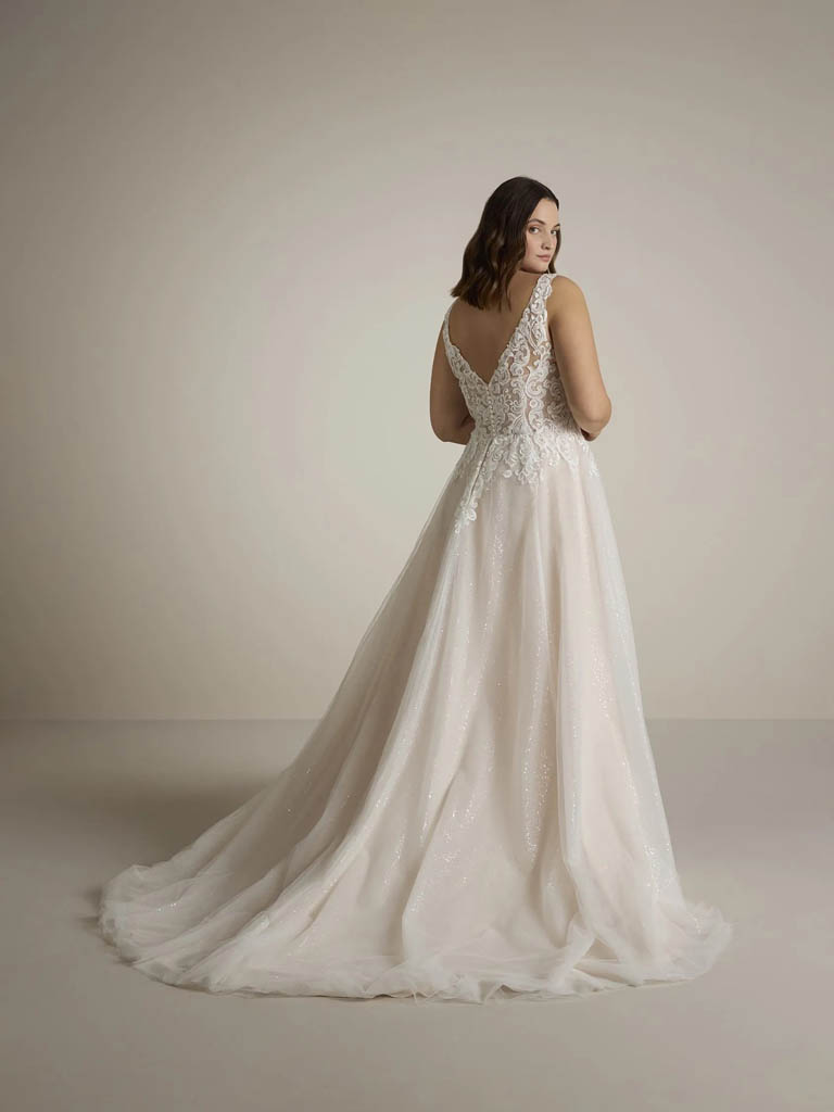 robe-de-mariee-pronovias-group-chrysalis-2.jpg