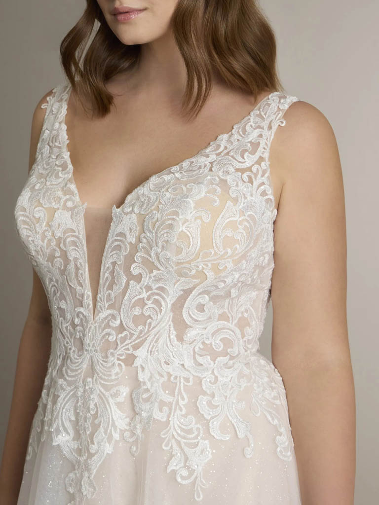 robe-de-mariee-pronovias-group-chrysalis-4.jpg