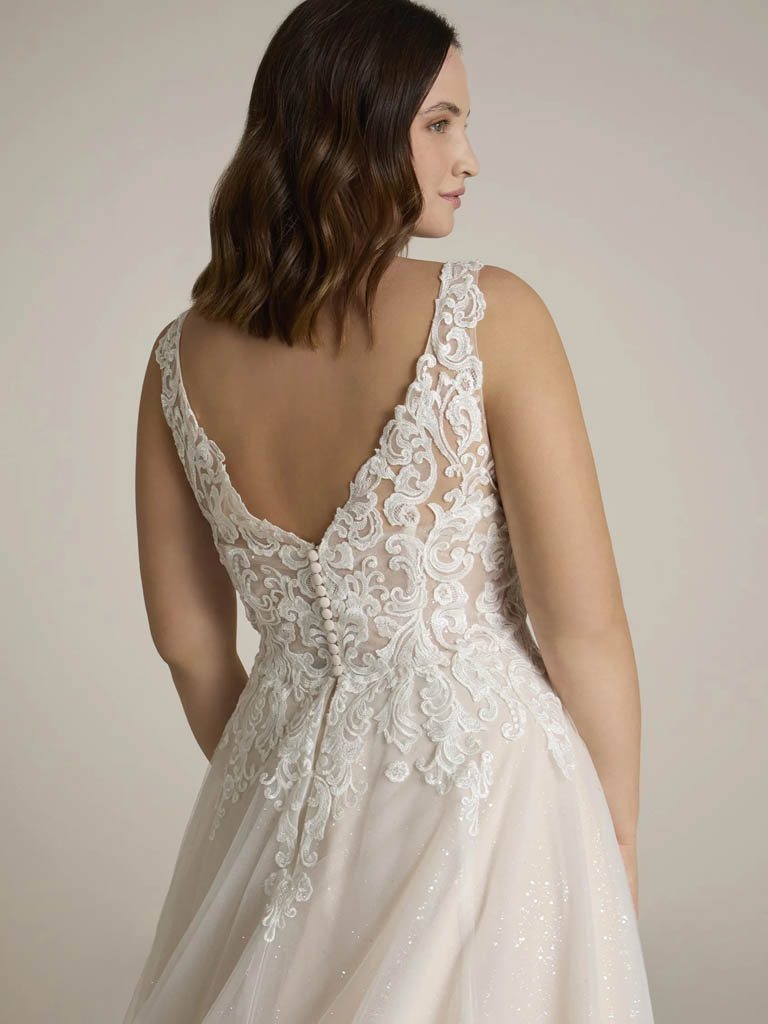 robe-de-mariee-pronovias-group-chrysalis-5.jpg